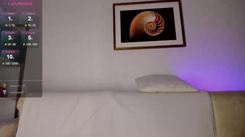 AlexaStevens online show from November 10, 8:42 am