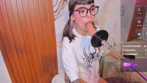 Snapshot of alice14cullen chatting on October 16, 8:55 pm alice online show from October 16, 8:55 pm