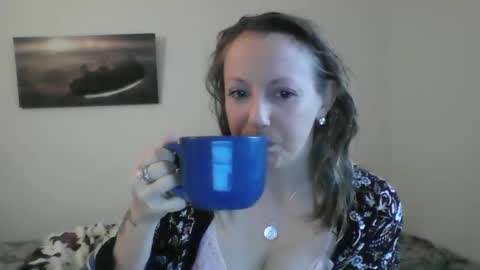 Snapshot of alice8363 chatting on December 30, 8:10 am Alice online show from December 30, 8:10 am