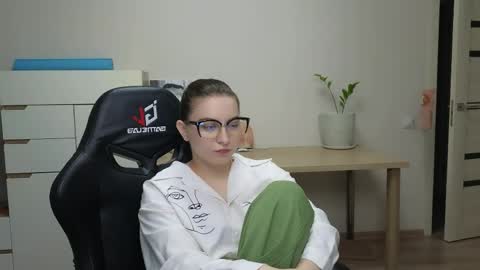 Alice online show from April 5, 7:46 pm