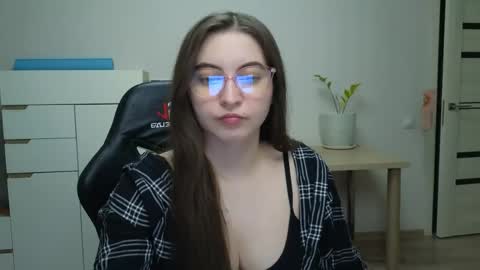 Alice online show from April 17, 9:50 pm