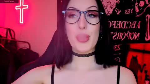 Miss Alice online show from June 8, 9:36 pm