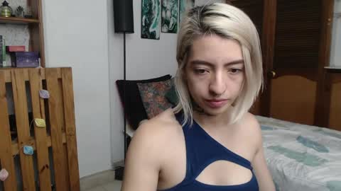 alicee_logan_ online show from April 15, 6:08 pm