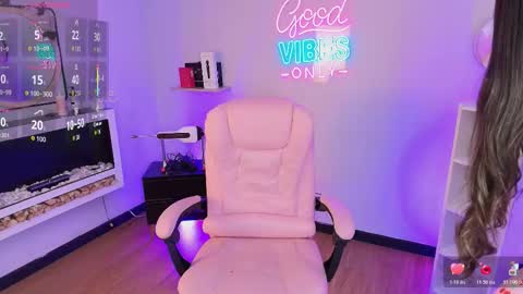 Alice online show from December 3, 1:02 pm