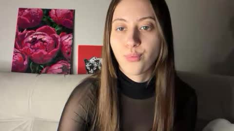 aliceinlustland online show from April 3, 6:50 pm