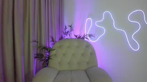 AliceLevine online show from April 7, 4:47 am