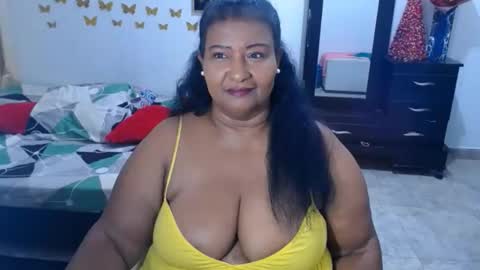 yasmin online show from November 28, 3:09 am