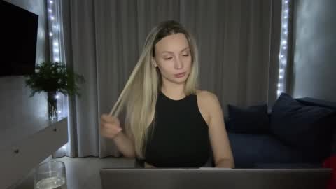 Alice online show from December 14, 7:46 pm