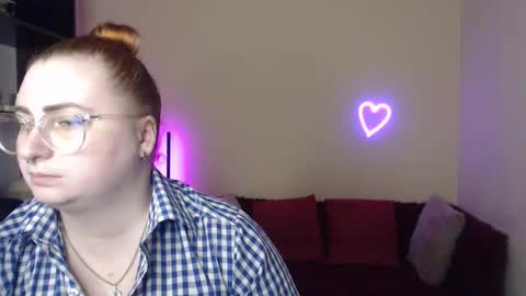 Alicia online show from November 25, 1:24 pm