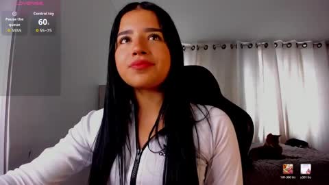 aliice_walker_ online show from March 27, 4:51 pm