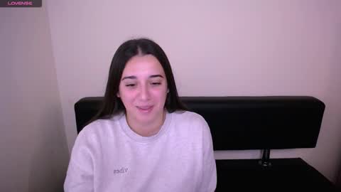Snapshot of alinaasti_ chatting on October 16, 8:39 am Alina online show from October 16, 8:39 am