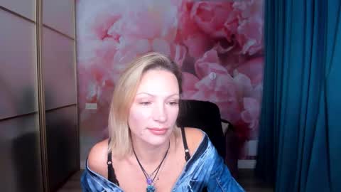 AlinaMoor online show from November 17, 6:47 am