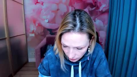 AlinaMoor online show from December 20, 12:53 pm