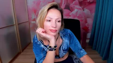 AlinaMoor online show from December 5, 7:52 am