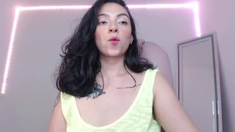 Snapshot of alisa__cain chatting on February 23, 7:17 am Alejandra online show from February 23, 7:17 am