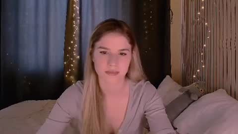 alisa_swan_ online show from June 11, 5:21 pm