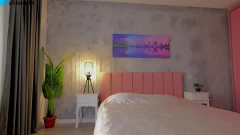 alisonita online show from November 8, 8:30 am