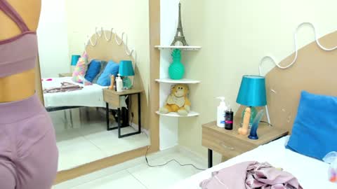 A L I S S O N  online show from December 3, 6:49 pm