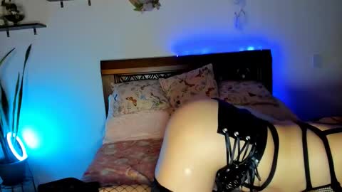 Andrea..... online show from October 24, 11:45 pm