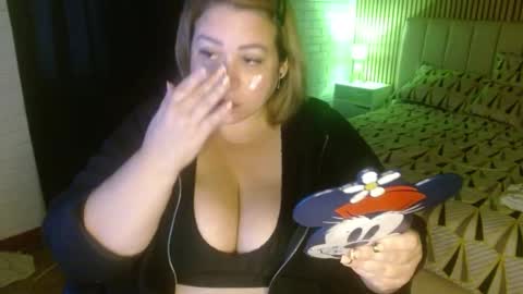 Snapshot of allegra_ferragamo chatting on February 3, 10:32 pm Ale online show from February 3, 10:32 pm