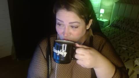 Snapshot of allegra_ferragamo chatting on February 5, 12:53 am Ale online show from February 5, 12:53 am