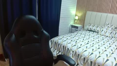 Snapshot of allegra_ferragamo chatting on February 9, 11:25 pm Ale online show from February 9, 11:25 pm