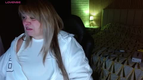 Snapshot of allegra_ferragamo chatting on March 7, 12:04 am Ale online show from March 7, 12:04 am