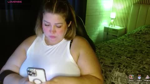 Snapshot of allegra_ferragamo chatting on February 26, 8:57 pm Ale online show from February 26, 8:57 pm