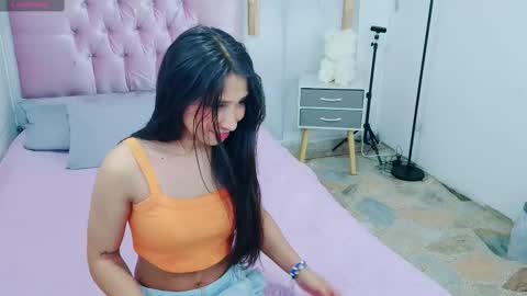alyssa_oli online show from December 18, 2:42 am