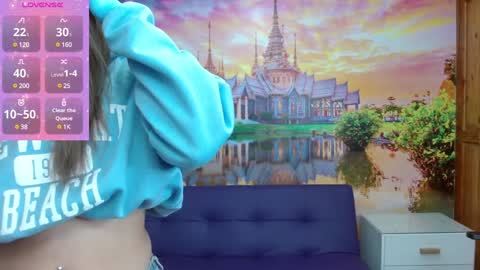 Snapshot of alyy_cute chatting on January 22, 2:24 pm Alyy online show from January 22, 2:24 pm