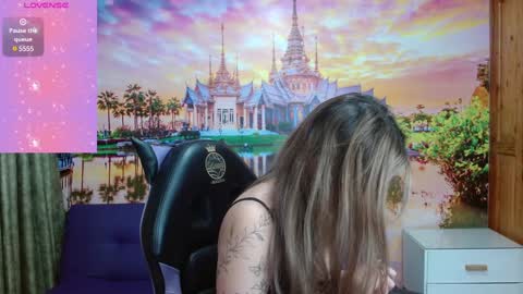 Snapshot of alyy_cute chatting on January 25, 2:08 pm Alyy online show from January 25, 2:08 pm