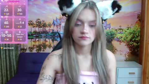 Snapshot of alyy_cute chatting on January 24, 2:19 pm Alyy online show from January 24, 2:19 pm
