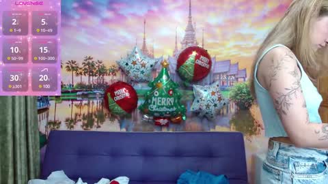 Snapshot of alyy_cute chatting on December 12, 2:11 pm Alyy online show from December 12, 2:11 pm