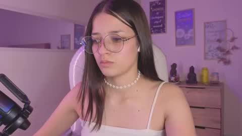 Snapshot of amaia_daniells chatting on October 5, 4:17 am B I A N C A online show from October 5, 4:17 am