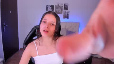 Snapshot of amaia_daniells chatting on January 13, 4:28 am B I A N C A online show from January 13, 4:28 am