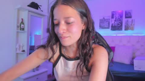 Snapshot of amaia_daniells chatting on December 11, 3:45 am B I A N C A online show from December 11, 3:45 am