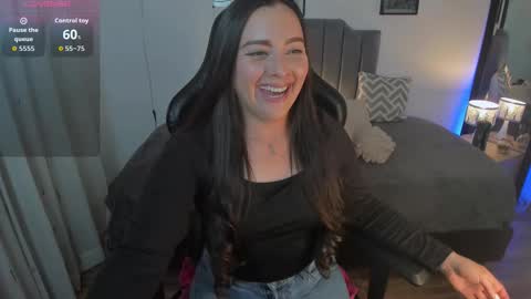 Hi Im AmaiaHelp me reach 100 likes online show from November 7, 11:31 pm