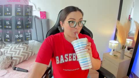 Hi Im AmaiaHelp me reach 100 likes online show from April 7, 7:05 pm