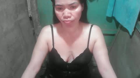Snapshot of amanda_pinaymama chatting on March 9, 2:43 pm amanda online show from March 9, 2:43 pm