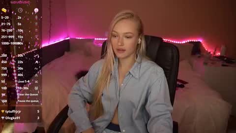 Snapshot of amandaafire chatting on September 28, 1:27 pm Amanda online show from September 28, 1:27 pm