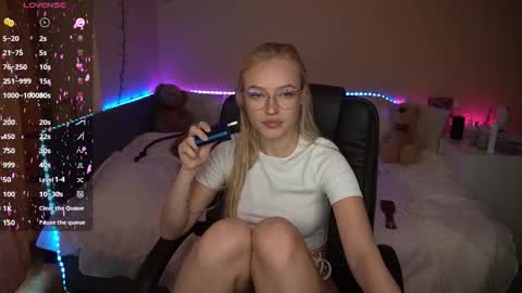 Snapshot of amandaafire chatting on October 10, 6:51 am Amanda online show from October 10, 6:51 am