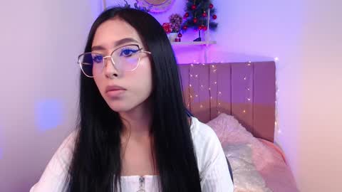 Amber  Astrom online show from January 3, 8:01 pm