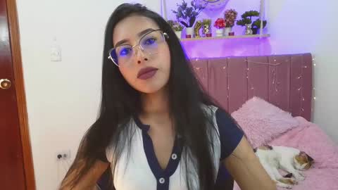 Amber  Astrom online show from February 4, 9:20 pm