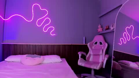 Amber Baker  online show from July 10, 12:49 pm