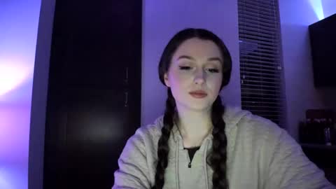 amberkinsley online show from December 7, 6:10 am