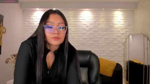 Snapshot of amberlewis_ chatting on October 12, 11:18 pm Amber online show from October 12, 11:18 pm