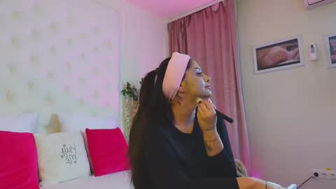 Amberseyes online show from March 3, 9:59 am