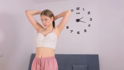 5th day here my name Jennie online show from February 7, 9:18 pm