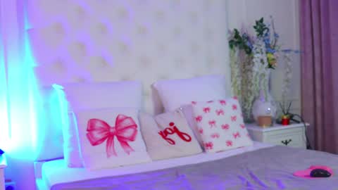 AmeliaJune online show from May 4, 11:18 pm