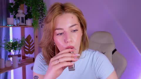 ameliarosaline online show from May 14, 4:07 am